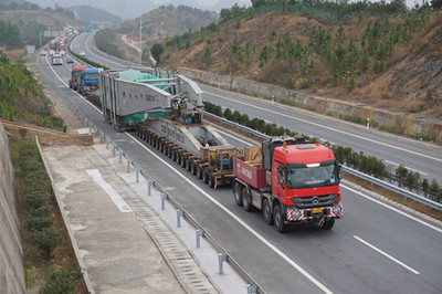 大件运输保驾护航 江西赣州路政服务给力